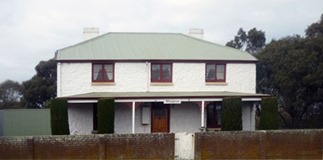 George-Town-Tasmania-White-Stones-Cottage